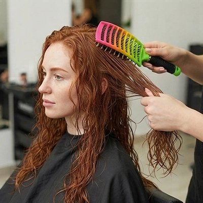 Brosse a cheveux- bouclage des cheveux