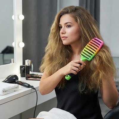 Brosse a cheveux- idéale pour toute coiffure